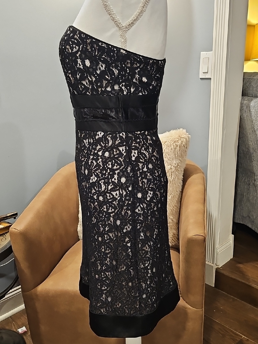 WHITE HOUSE BLACK MARKET Strapless Lace Dress  Sz 4 - Picture 5 of 8